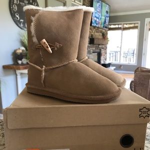 Bjorndal NEW in BOX girls size 2 boots - Ugg like